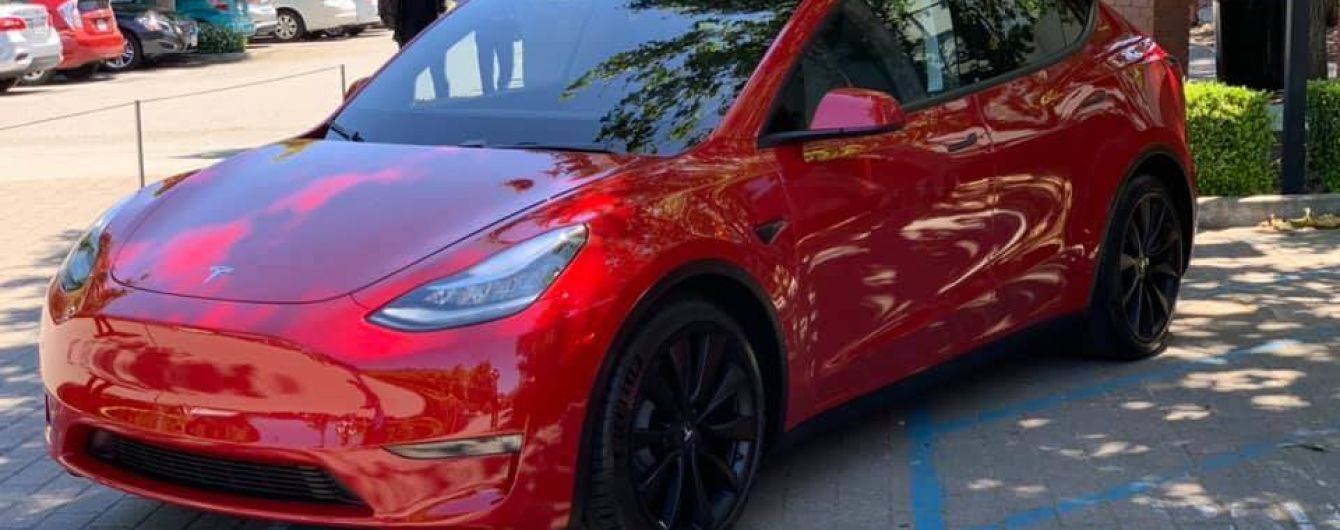 Tesla приближается к Украине. Компания открыла новый сервисный центр