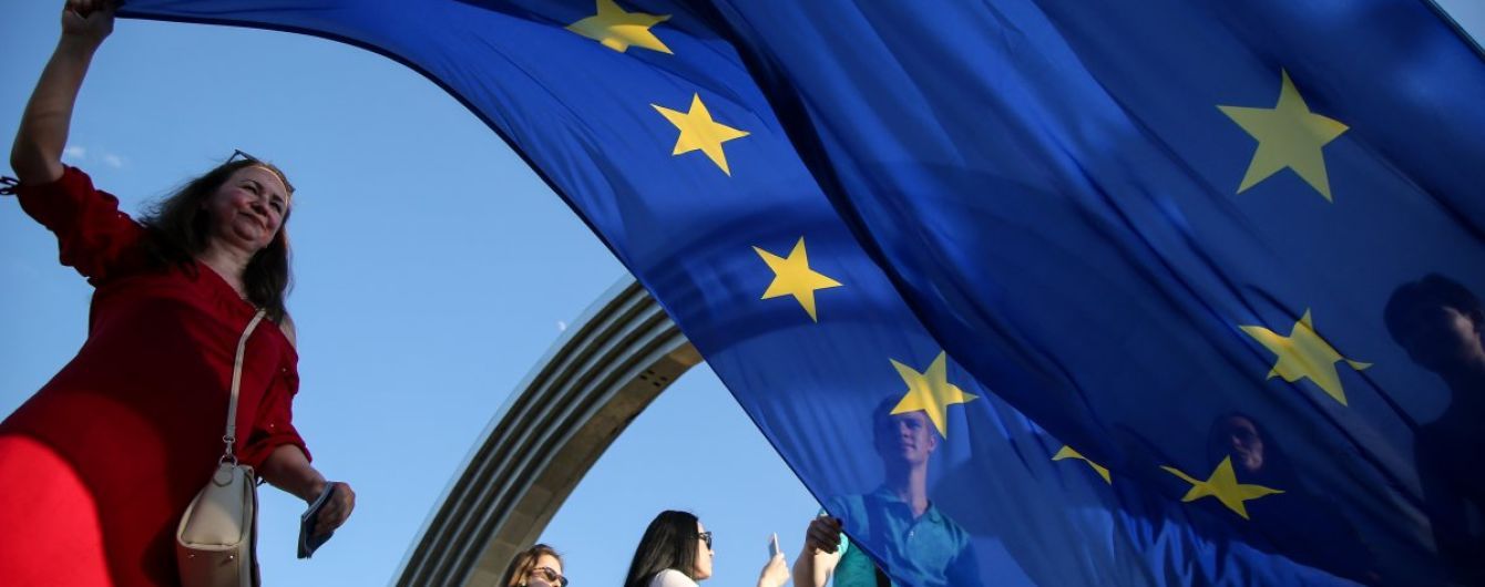 Безвіз України з Євросоюзом не переглядатимуть через коронавірус