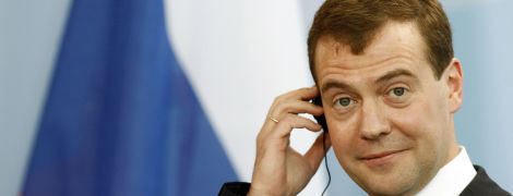 "Где вопрос о самолете жены?": россияне в соцсетях высмеяли скучную пресс-конференцию Медведева