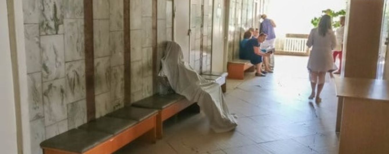 В столичном медучреждении в очереди к врачу умерла женщина