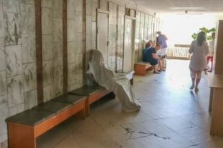 В столичном медучреждении в очереди к врачу умерла женщина