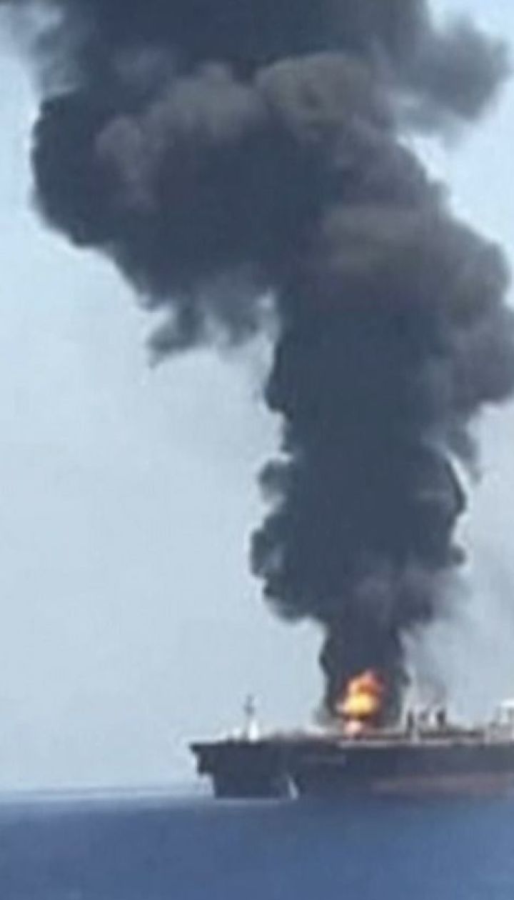 Два нефтяных танкера подали сигналы бедствия и сообщили о нападении в Оманском заливе