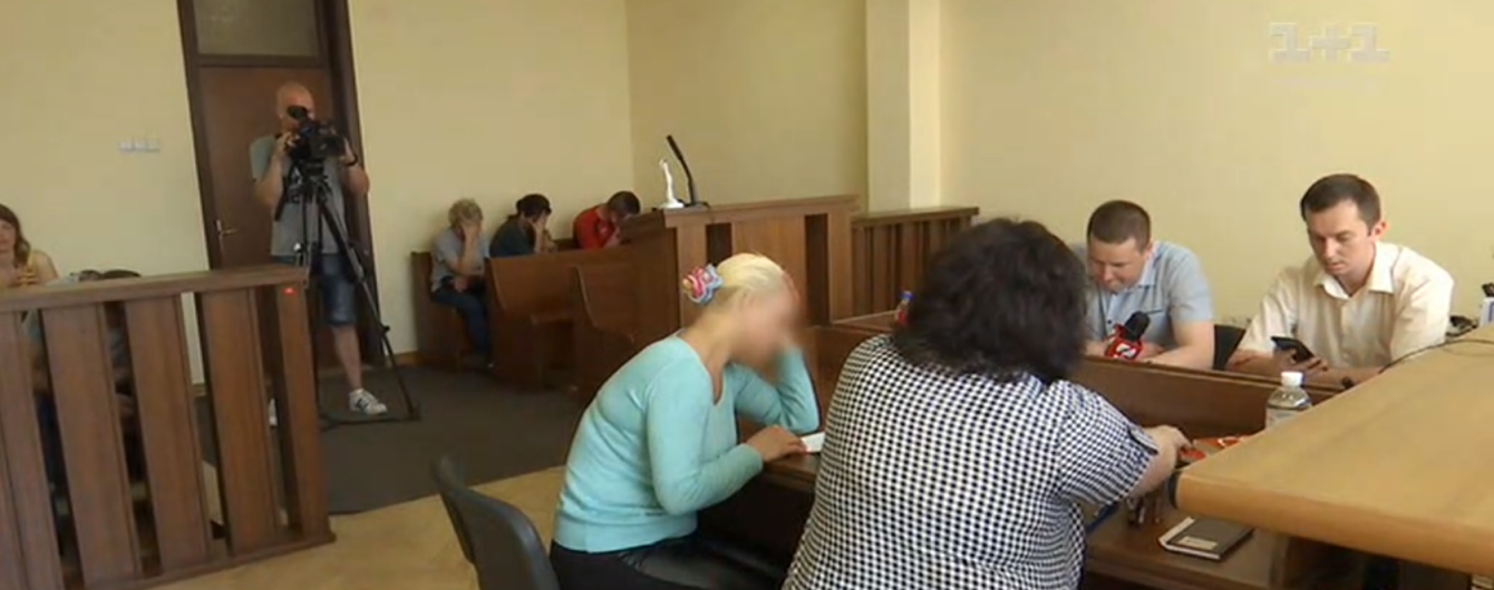 Львовянку, которая планировала продать в сексуальное рабство свою дочь, взяли под стражу