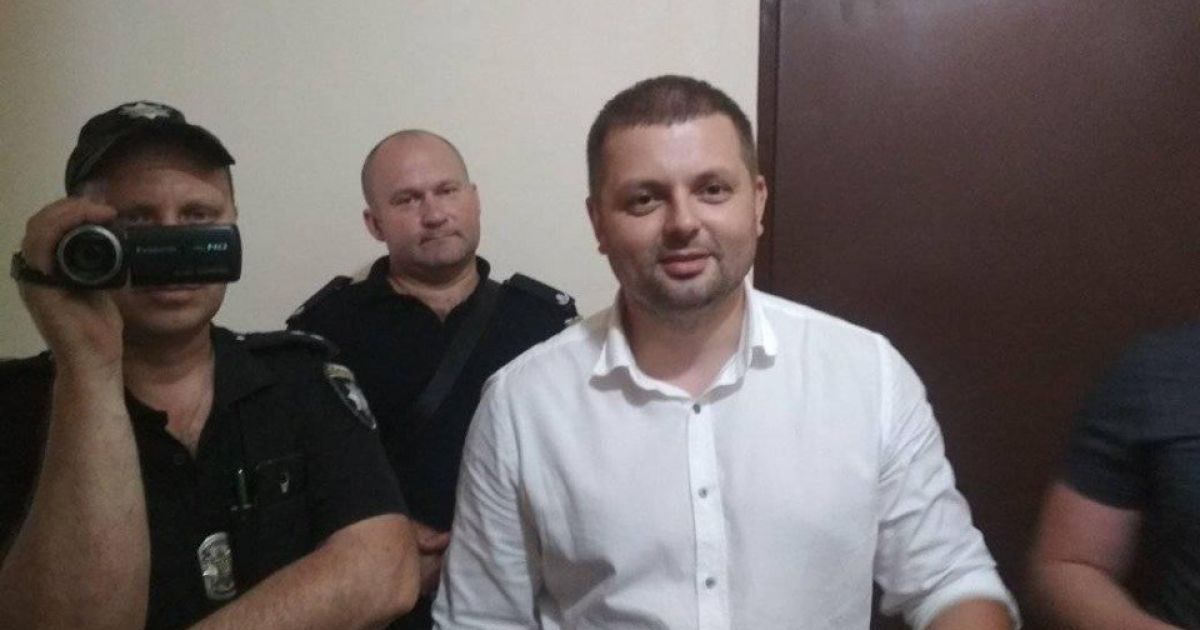 Поліція обшукала харківських активістів у справі про повалення пам’ятника Жукову
