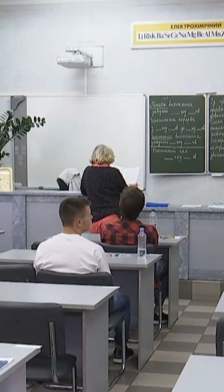 Майже 16% учасників ЗНО провалили іспит з української мови й літератури