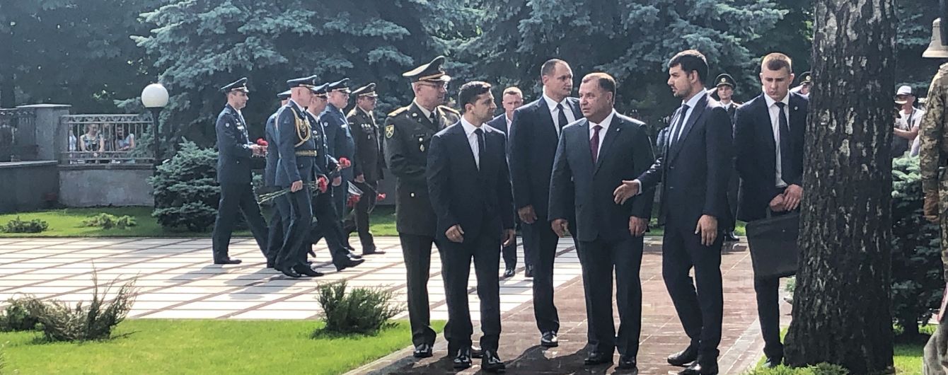 Зеленский приехал на церемонию чествования памяти погибших в катастрофе ИЛ-76 под Луганском