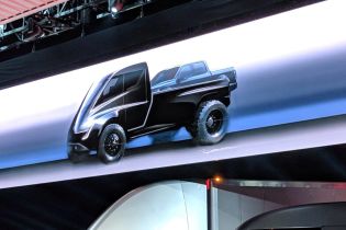 Ілон Маск розповів, що гальмує випуск пікапа Tesla