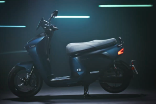 Yamaha создала электроскутер со сменными батареями