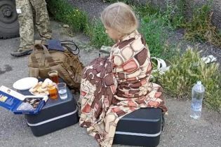 Обстріл Мар'їнки: постраждала дівчинка отримала опіки очей та струс мозку