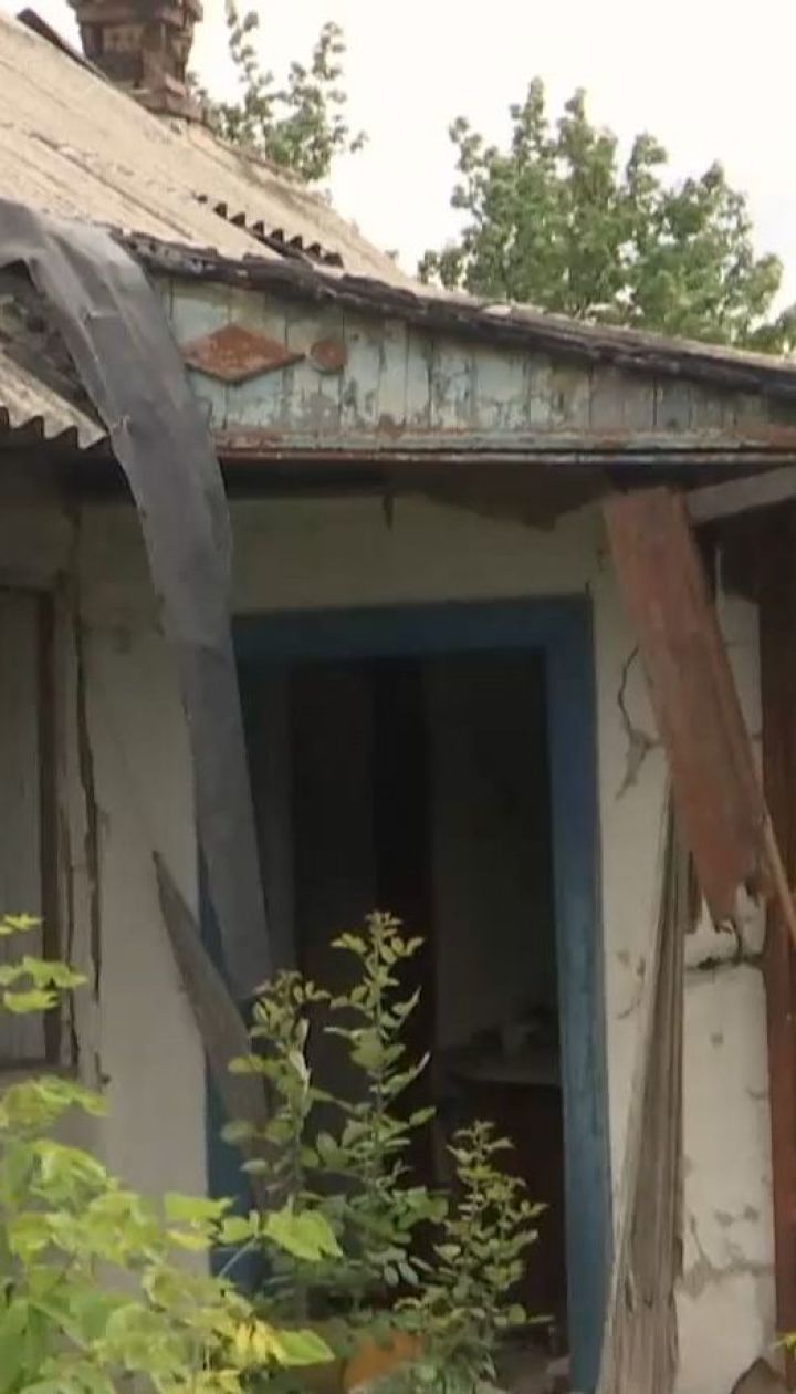З самого ранку терористи обстрілюють мирних жителів Мар'їнки