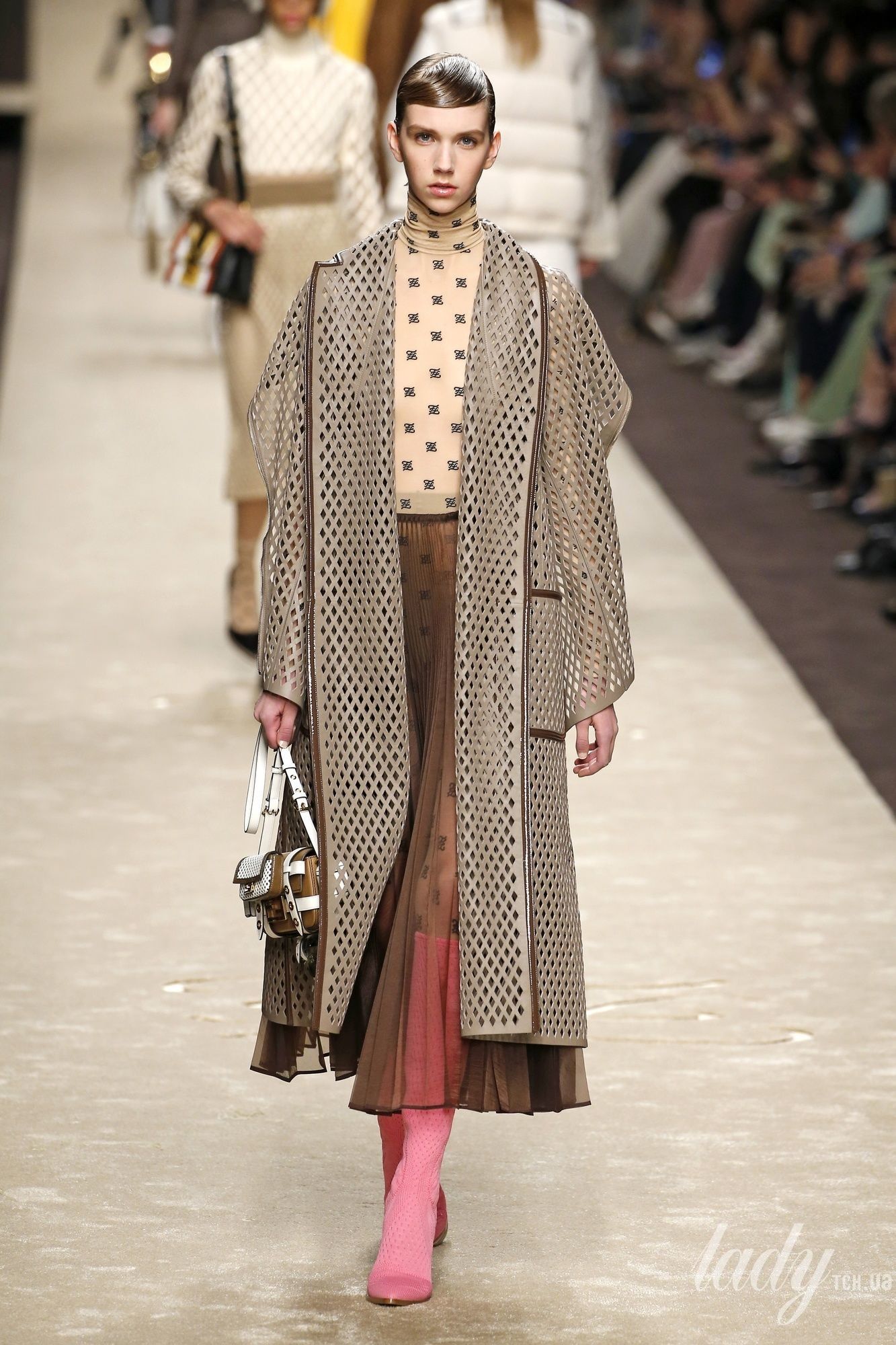 Коллекция Fendi прет-а-порте сезона осень-зима 2019-2020_21