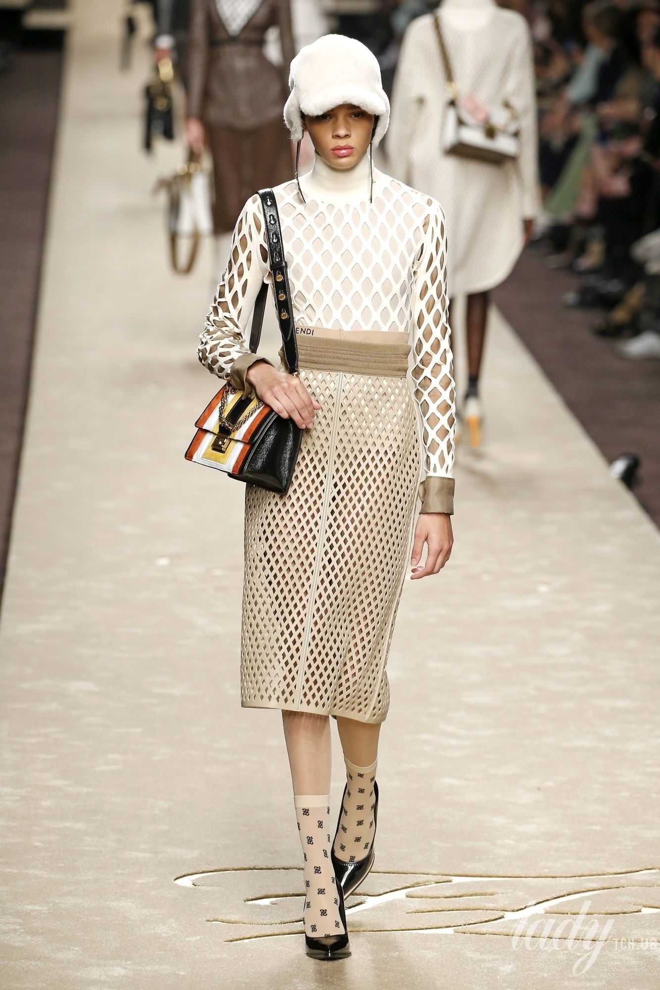 Коллекция Fendi прет-а-порте сезона осень-зима 2019-2020_22