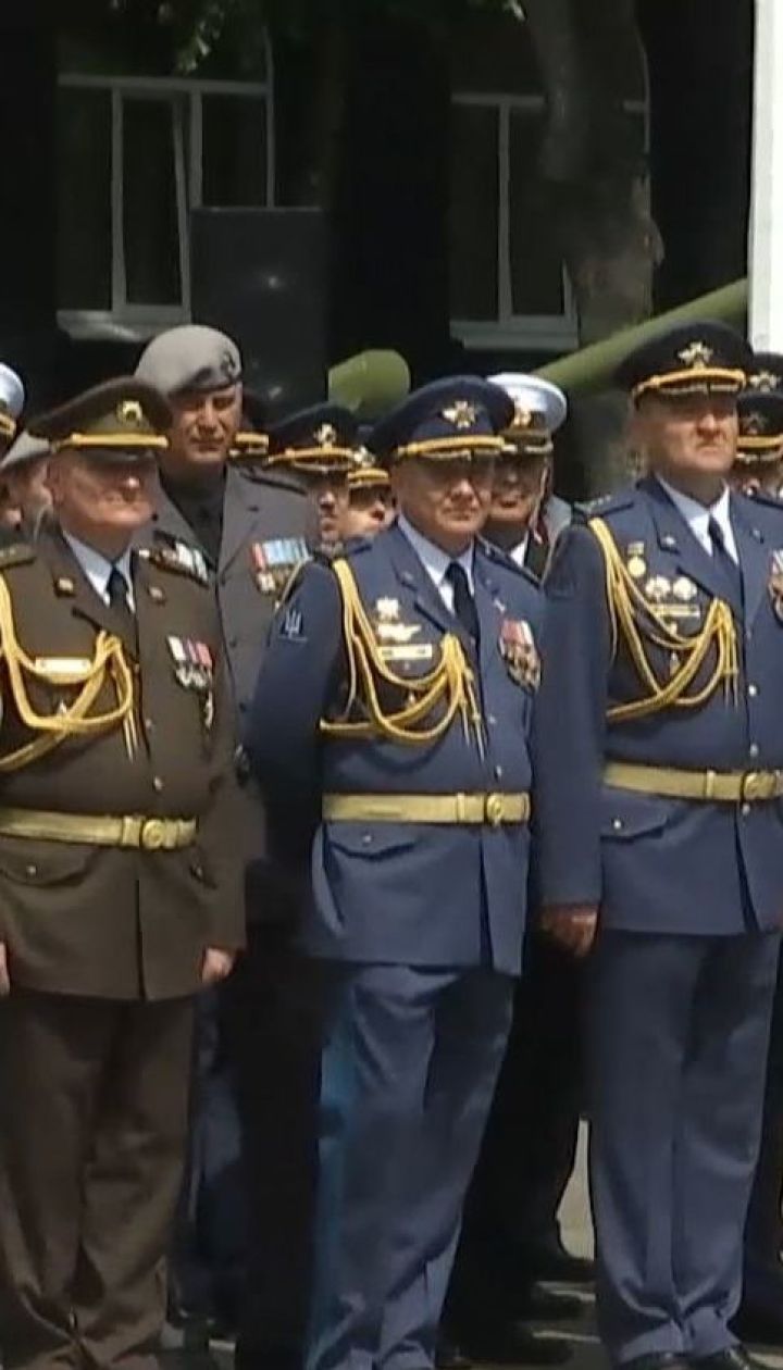 Герой України, учасники ООС, дружини військових отримали дипломи Національного університету оборони