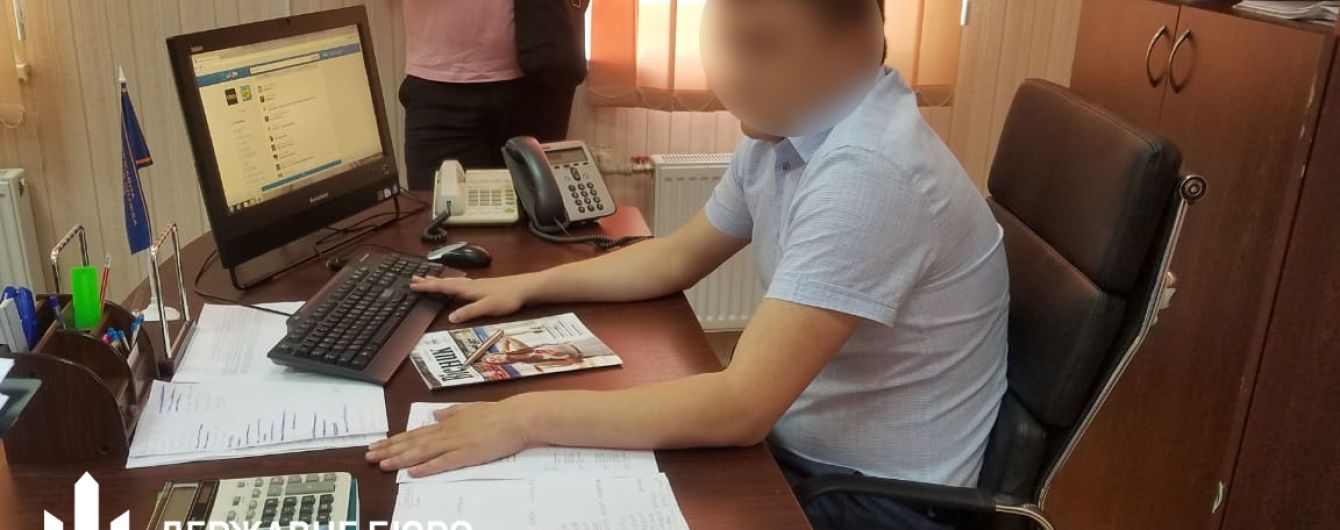 Топ-чиновник фискальной службы Херсонщины попался на взятке в 20 тыс. грн