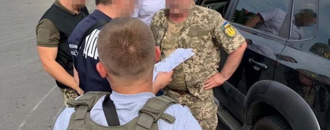 В Одессе поймали на систематическом взяточничестве заместителя военкома