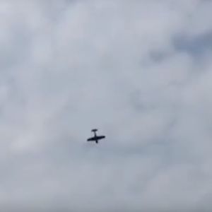 В Польше во время авиашоу самолет упал в реку, есть погибший
