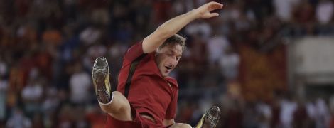 Офіційно. Тотті оголосив про відхід з "Роми", він провів у клубі 30 років