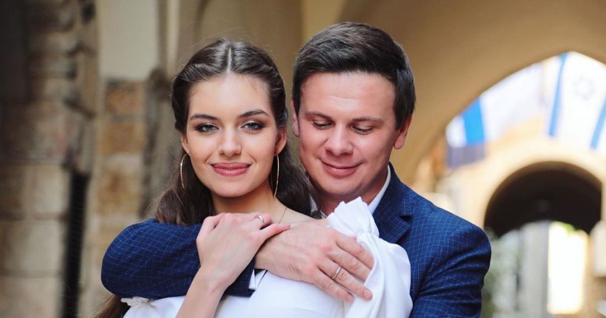 Дружина Дмитра Комарова розповіла, чому різко зірвалася до нього через півсвіту