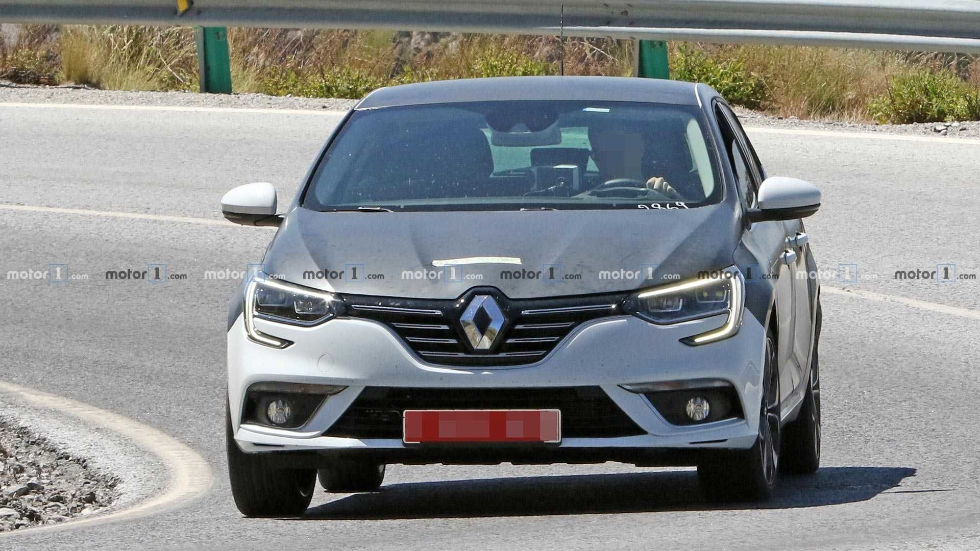 Шпионы заметили на тестах гибридный Renault Megane