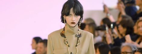 Складний крій і оригінальні прикраси в колекції Chloe сезону осінь-зима 2019