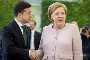 Ангела Меркель одягла на зустріч із Зеленським жакет кольору вареного м'яса