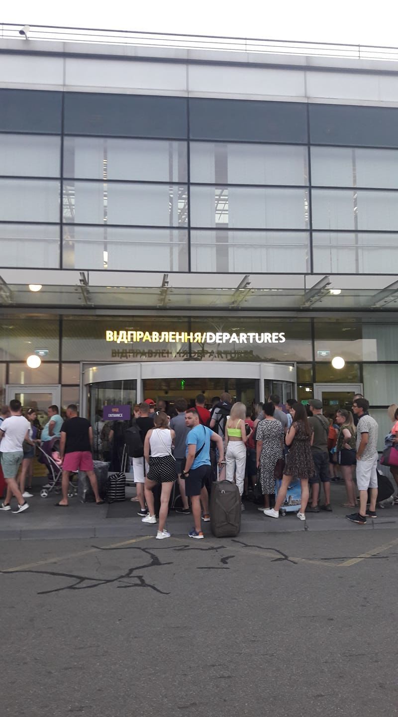 заблокований термінал F аеропорту Бориспіль
