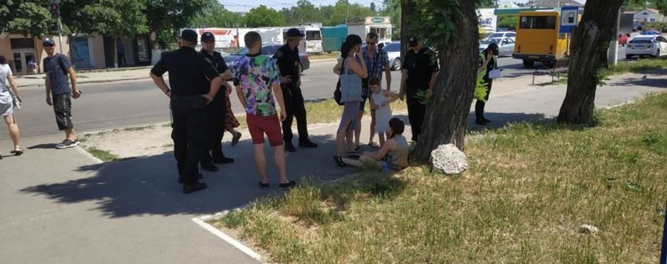 В Николаеве водитель "скорой помощи" сбил школьницу на переходе и уехал с места ДТП