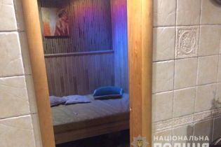 Повії по 2,5 тисячі: у Сумах копи "накрили" бордель під вивіскою "сауна"