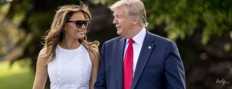 В лодочках в красный горох и за руку с мужем: красивый выход Мелании Трамп