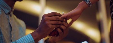 YouPorn пропонує нестандартно освідчитись на порносайті своїй половинці