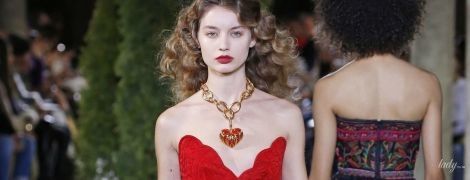 Платья из ковров и покрывал в коллекции Oscar De La Renta сезона осень-зима 2019-2020