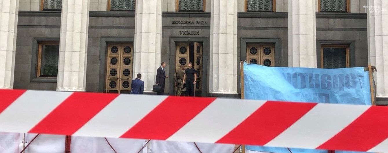 Не доказал существования коалиции: суд отказал в удовлетворении иска народному депутату