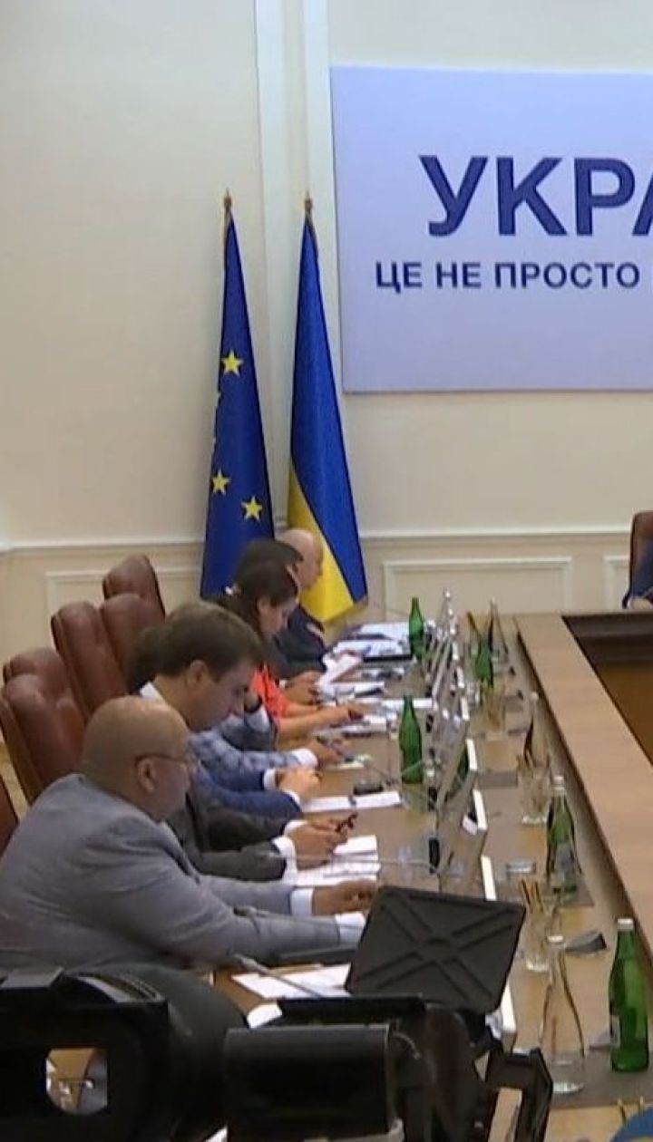Количество сотрудников областных и районных администраций сократят на 50%