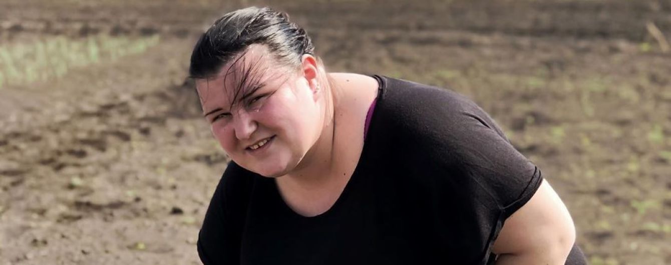 Раскрепощенная alyona alyona показала фигуру в розовом купальнике в Барселоне