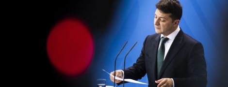 Перший місяць президента. Кого звільнив, призначив, розпустив і з ким робив селфі Зеленський