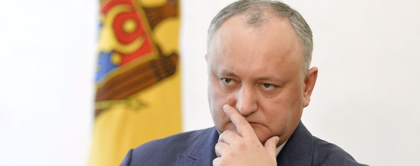 Додон хоче підписати закон про російську мову до того, як Санду вступить на посаду президентки Молдови