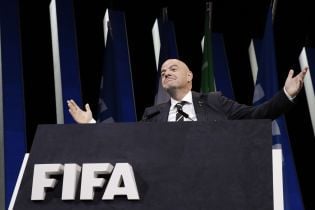 Президент ФІФА наполіг дозволити жінкам ходити на футбол в Ірані