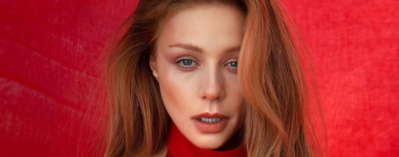Lady in red: Тина Кароль продемонстрировала новый эффектный аутфит