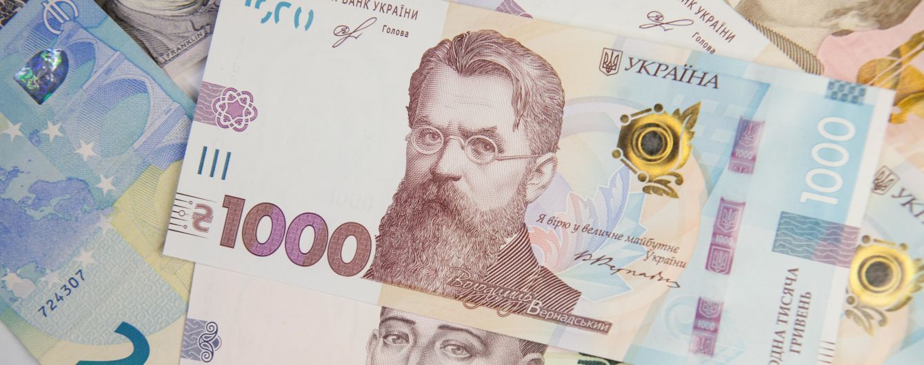 От 1 до 1000. Эволюция дизайна гривны и символика в двух инфографиках