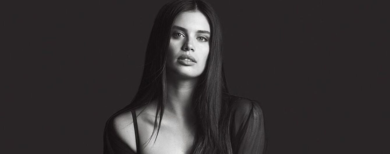 В черном бельевом комплекте: Сара Сампайо позировала для Victoria's Secret