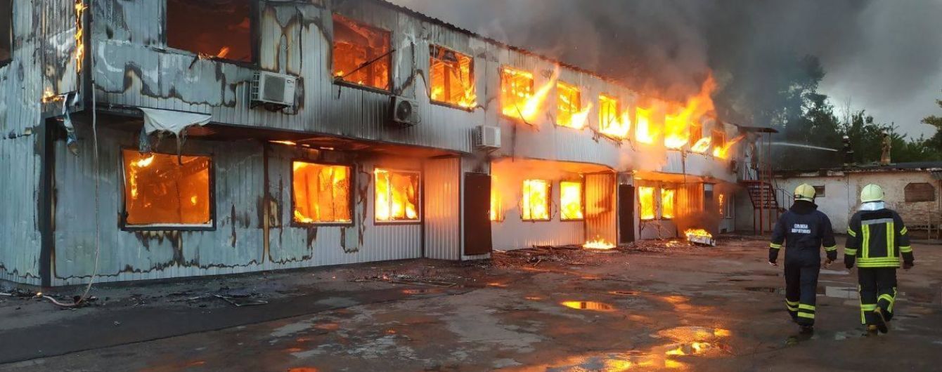 Специалисты проверили замеры воздуха из-за пожара на складах секонд-хенда в столице