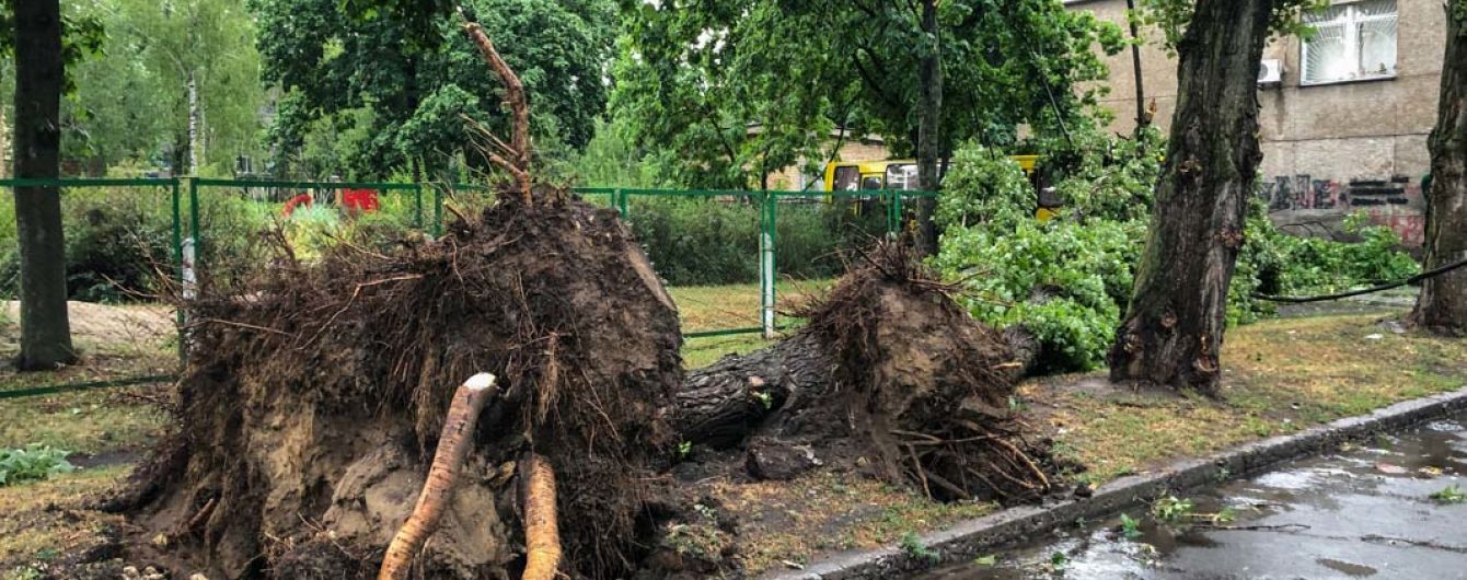 У Києві не вщухає стихія: синоптики попередили про нові грози