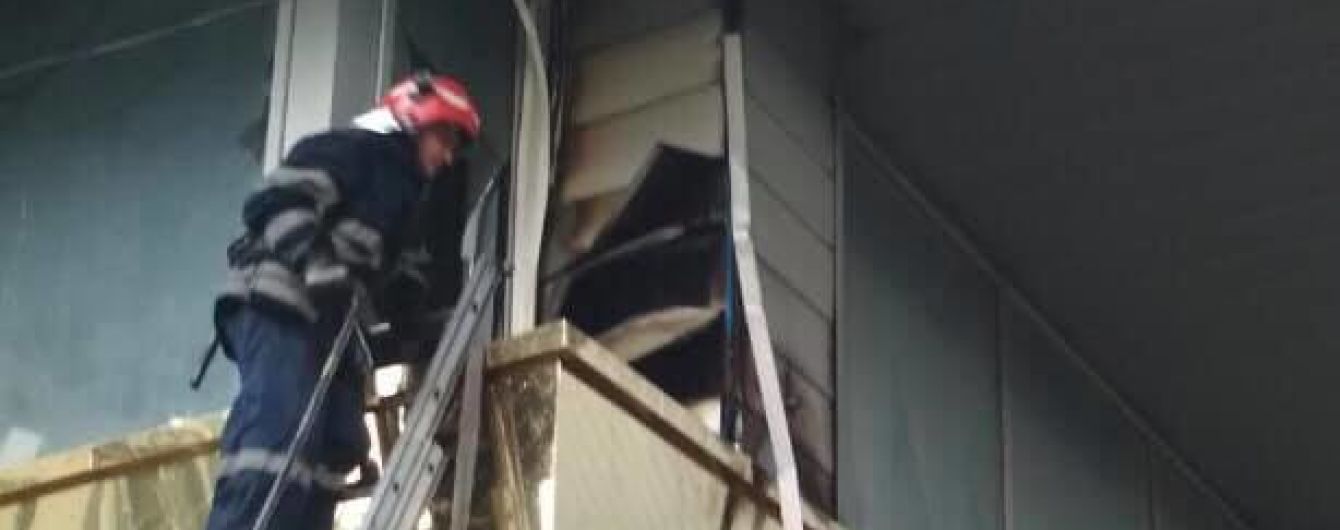 У Києві спалахнула пожежа у великому торгівельному центрі
