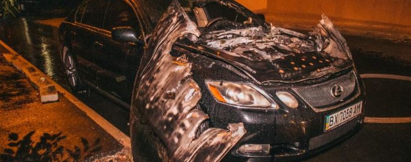 У Києві вибухнув припаркований Lexus