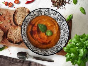Печена кабачкова ікра з перцем чилі