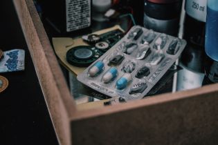 В Україні поширюється продаж неякісних ліків: як розпізнати підроблення
