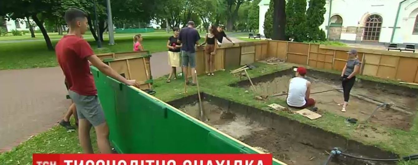 На территории Софии Киевской во время ремонта случайно обнаружили тысячелетние ворота