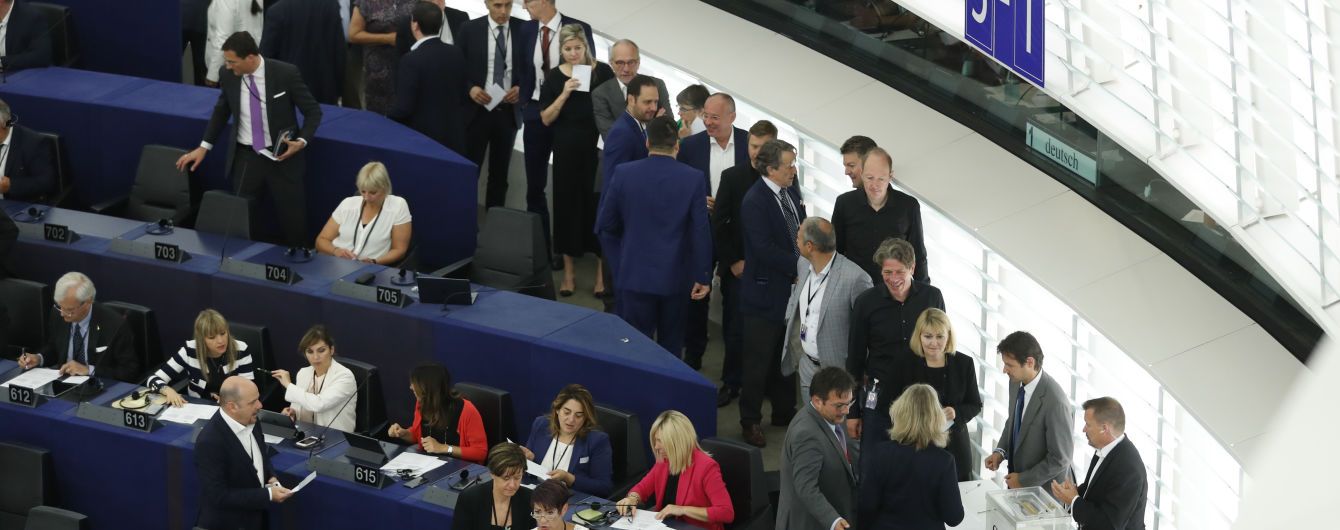 Депутати Європарламенту створили групу "друзів України" для допомоги державі