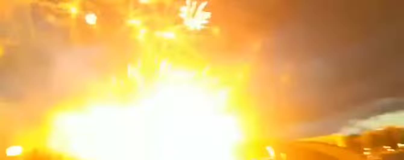 Появились новые видео смертельного взрыва салюта в Минске. Бракованную пиротехнику завезли из России