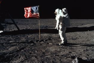 "Гигантский скачок для человечества": как миссия Apollo изменила наше представление о Солнечной системе и космосе